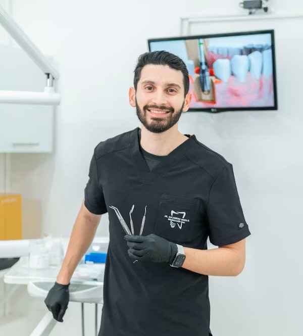 Dr. Alejandro Mesa